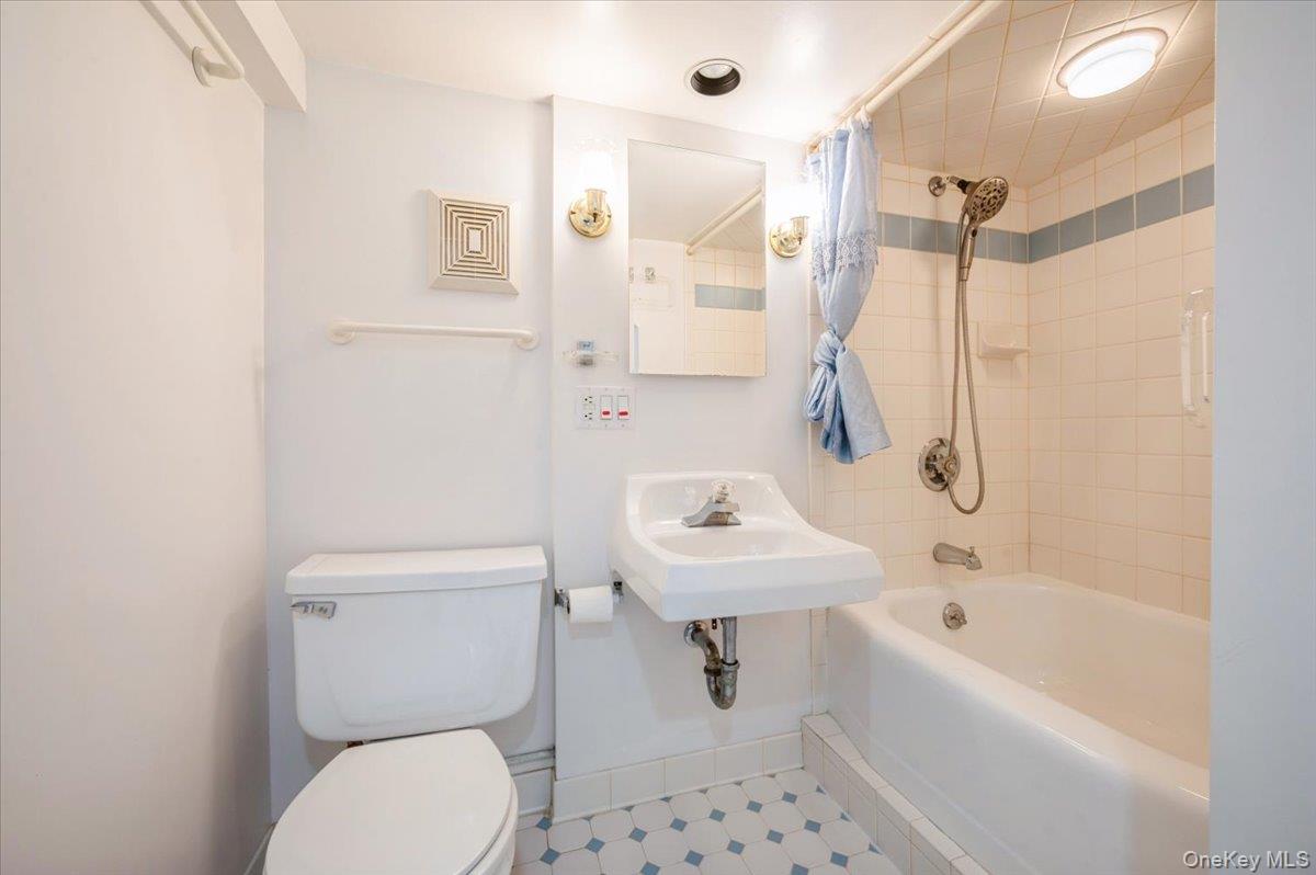 25 Lowerre Place, Valley Cottage, NY 10989