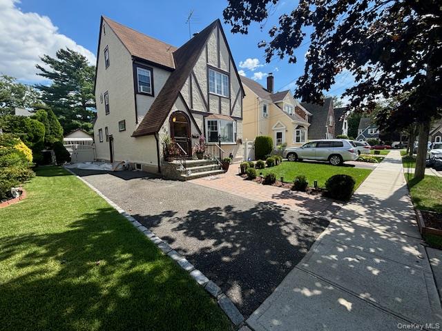 456 Macatee Place, Mineola, NY 11501