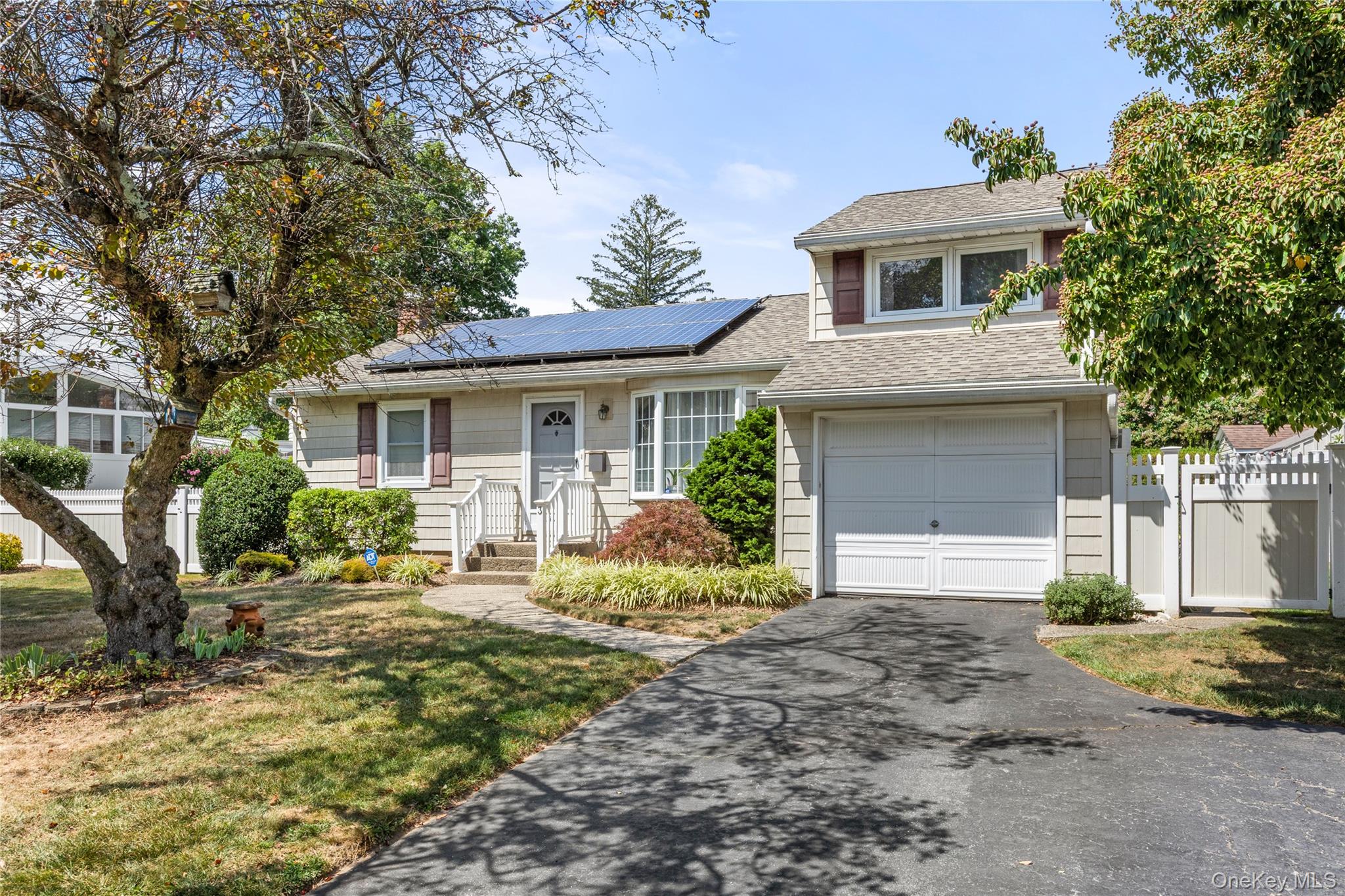 3 Peartree Lane, Huntington Station, NY 11746