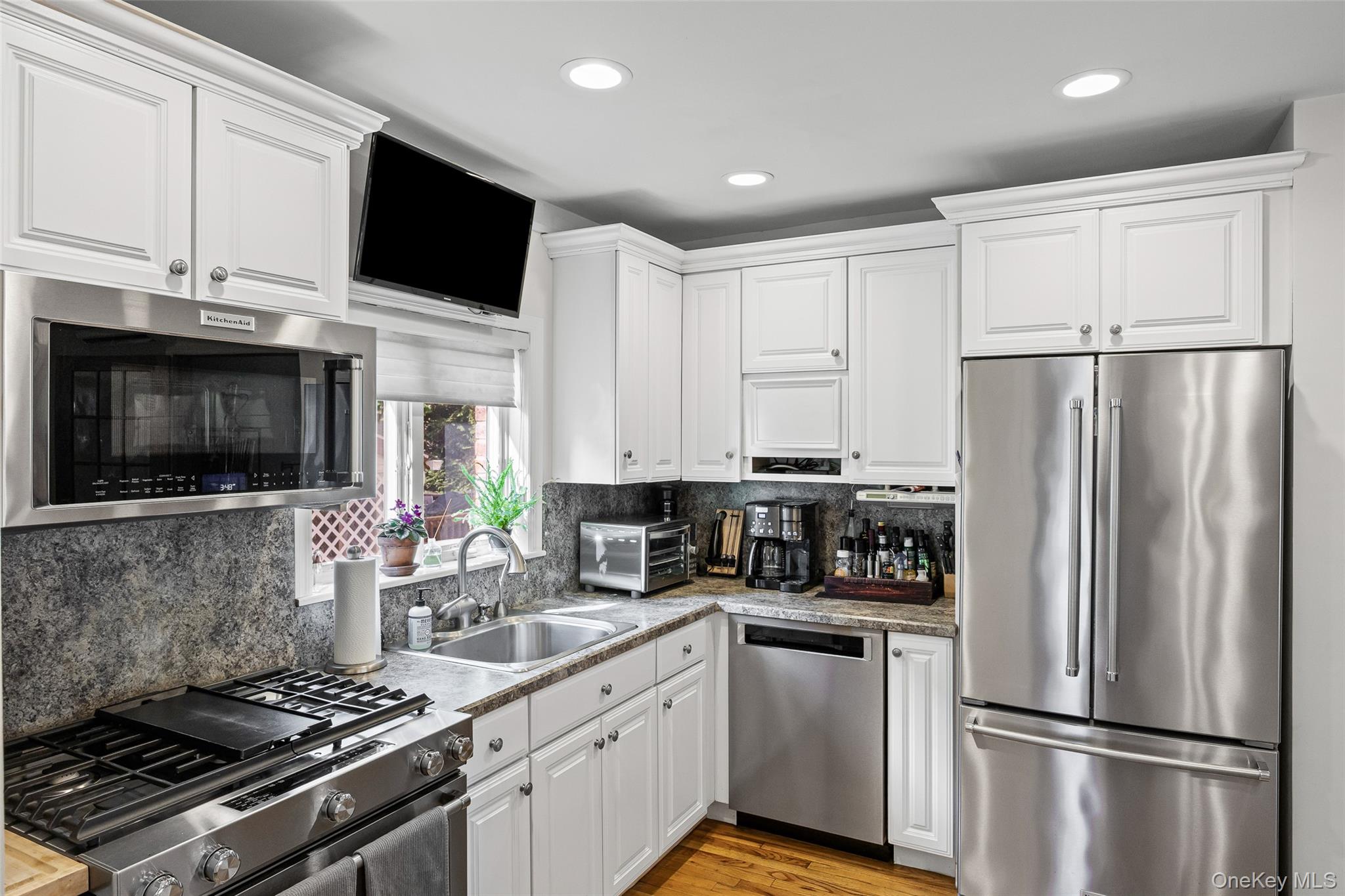 23 Nassau Road, Great Neck, NY 11021