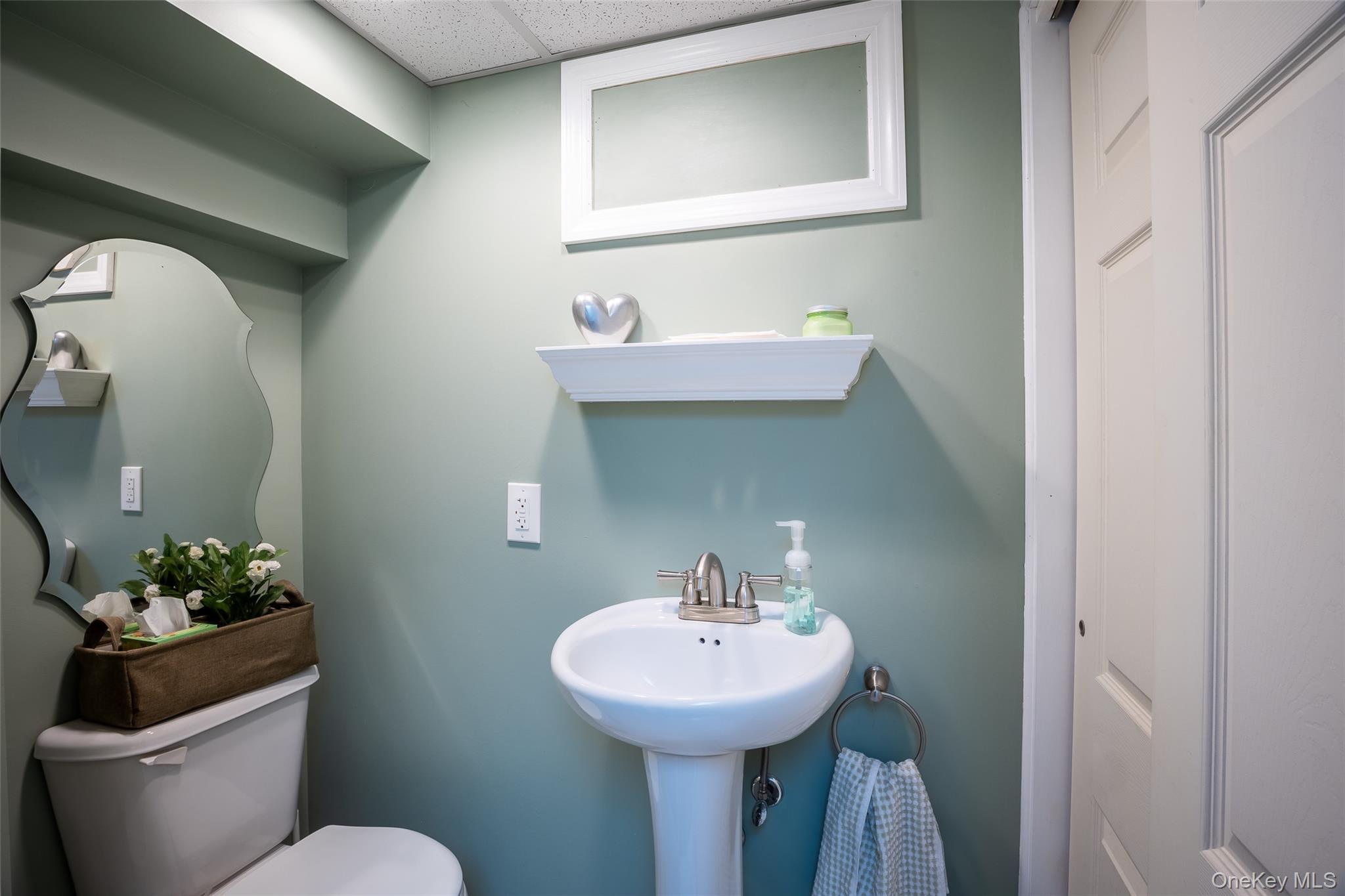 23 Nassau Road, Great Neck, NY 11021