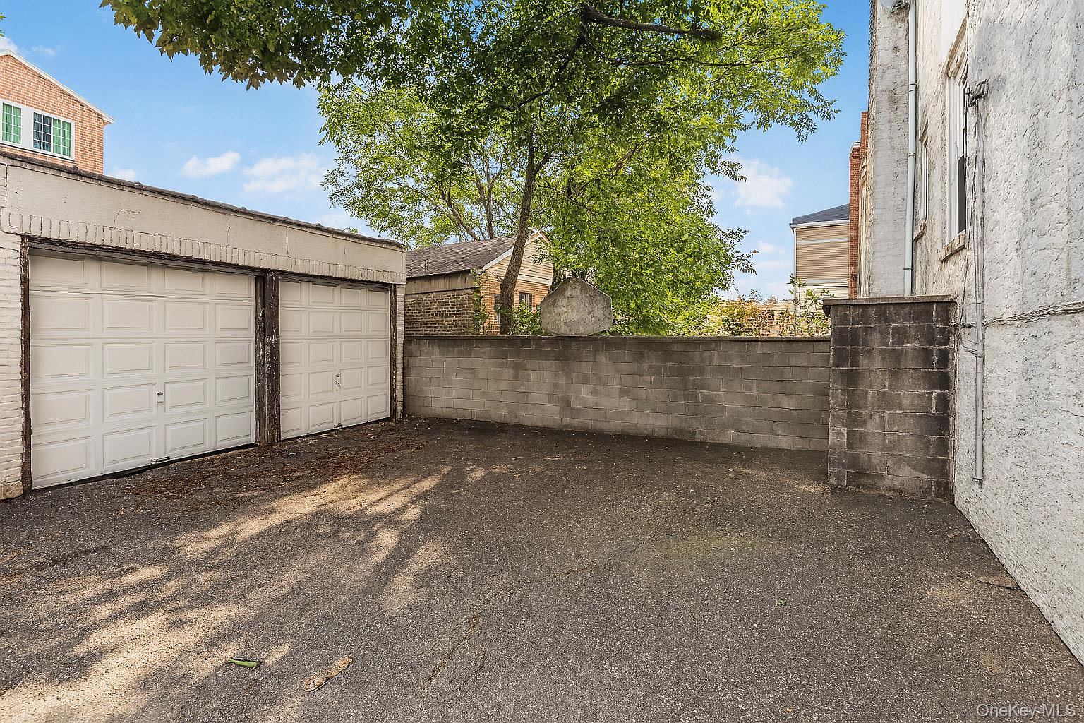 923 E 219 Street, Bronx, NY 10469