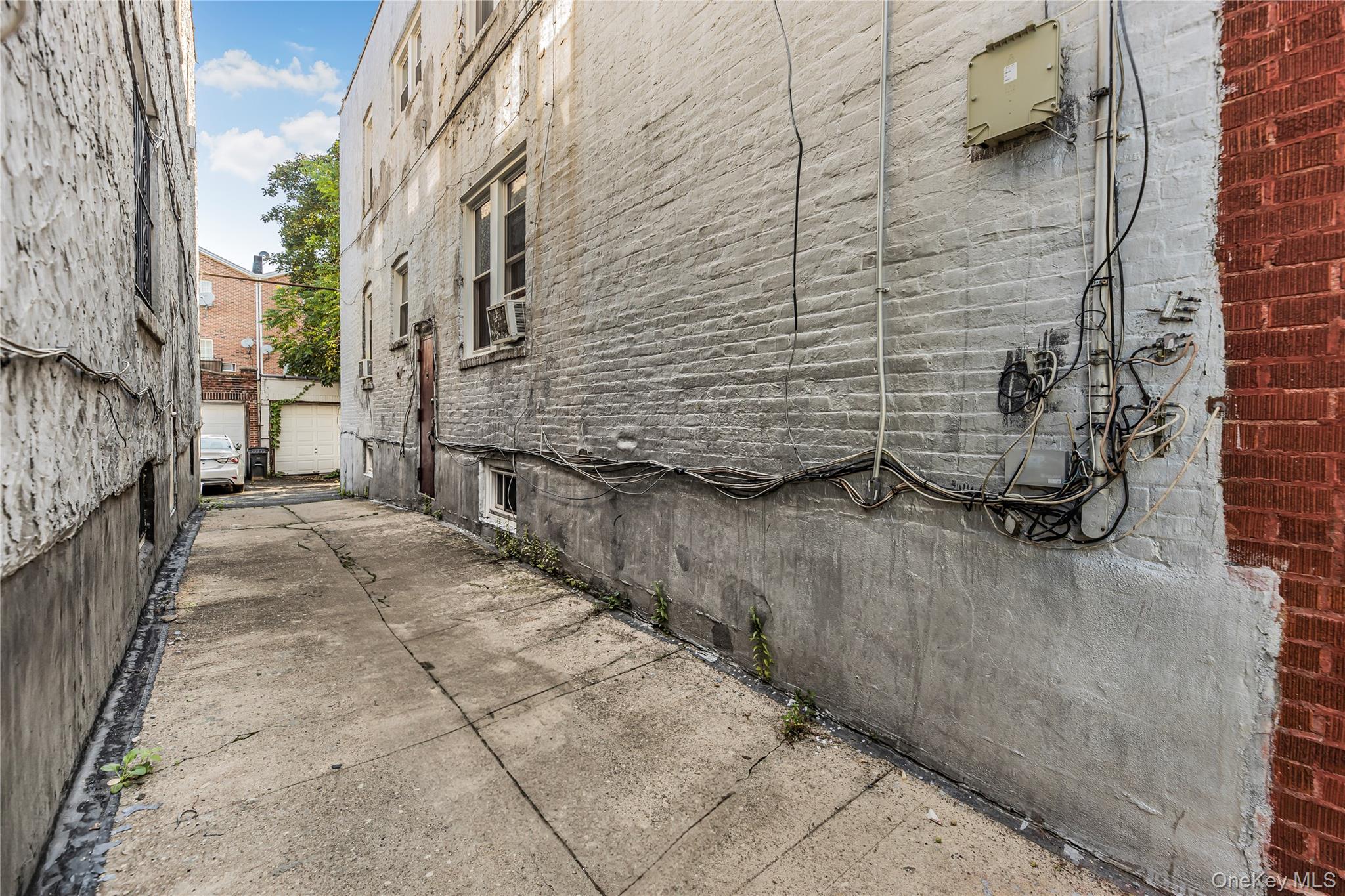 923 E 219 Street, Bronx, NY 10469