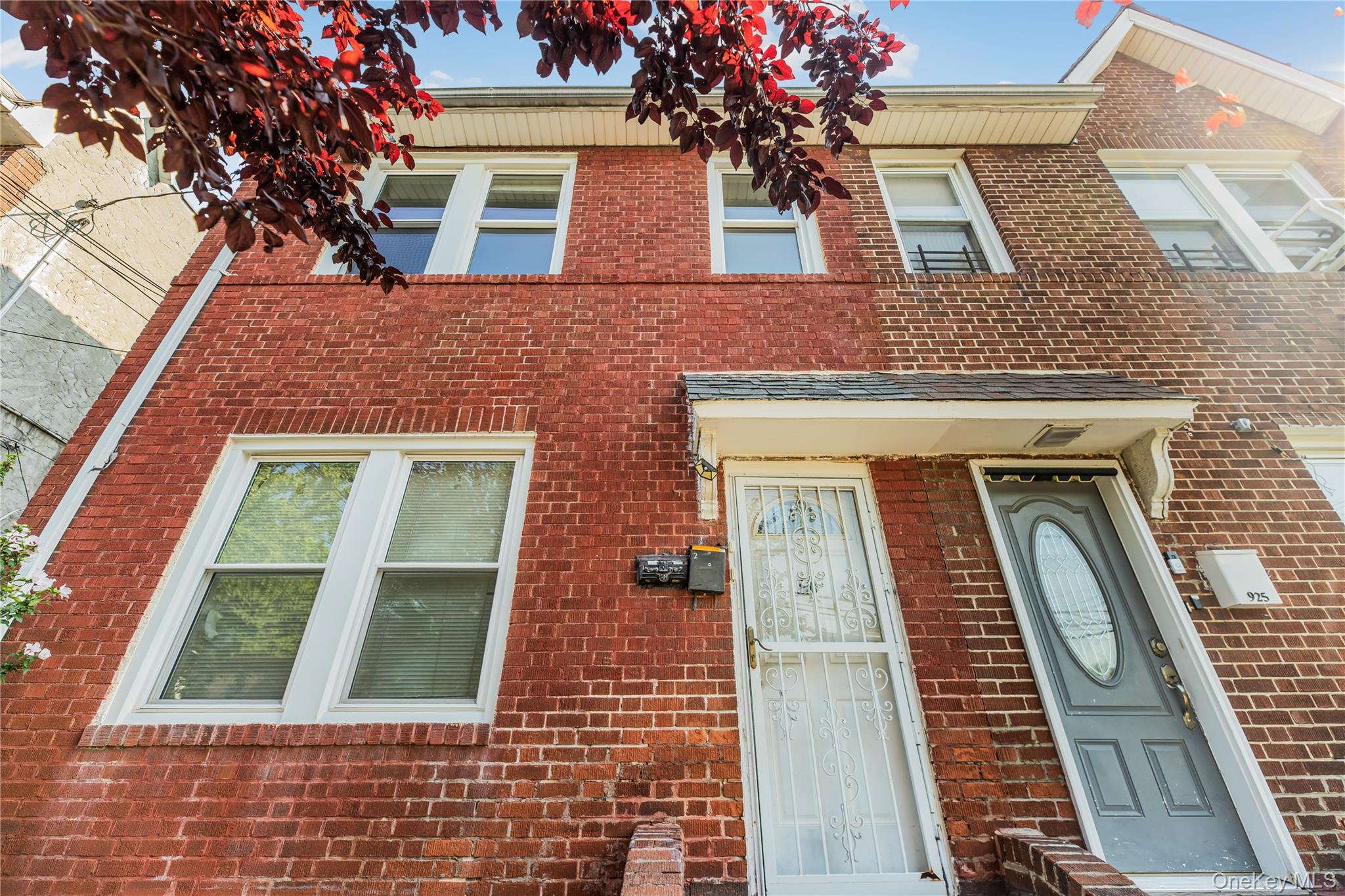 923 E 219 Street, Bronx, NY 10469