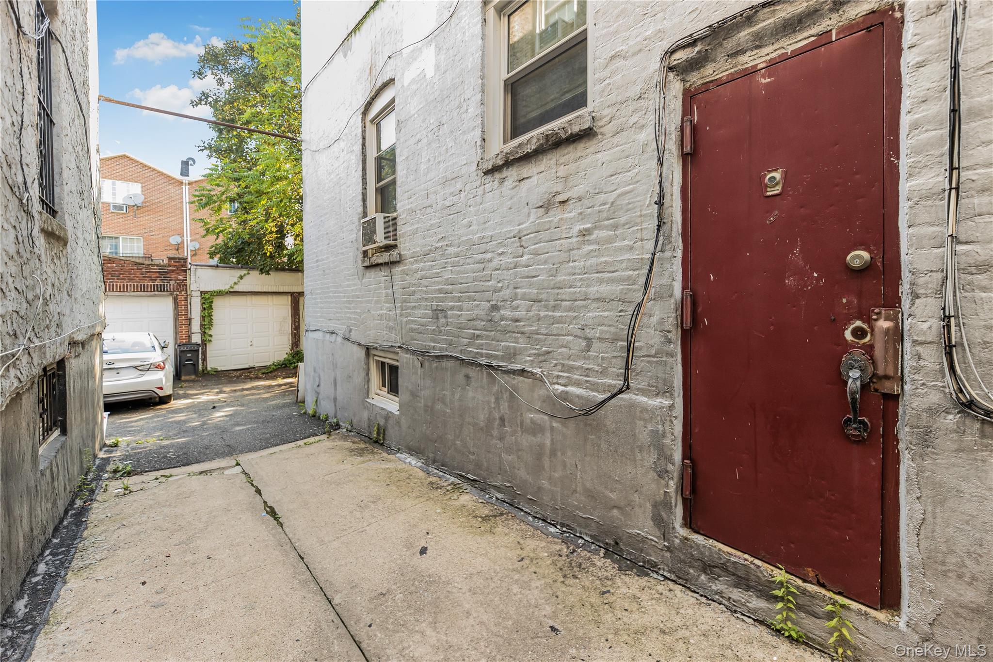 923 E 219 Street, Bronx, NY 10469