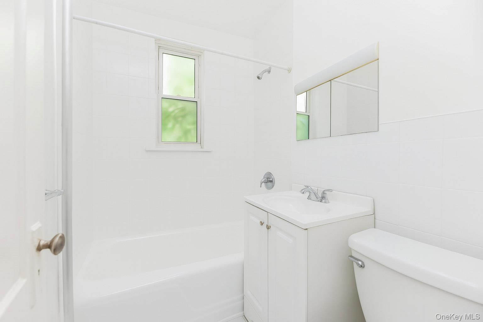 923 E 219 Street, Bronx, NY 10469