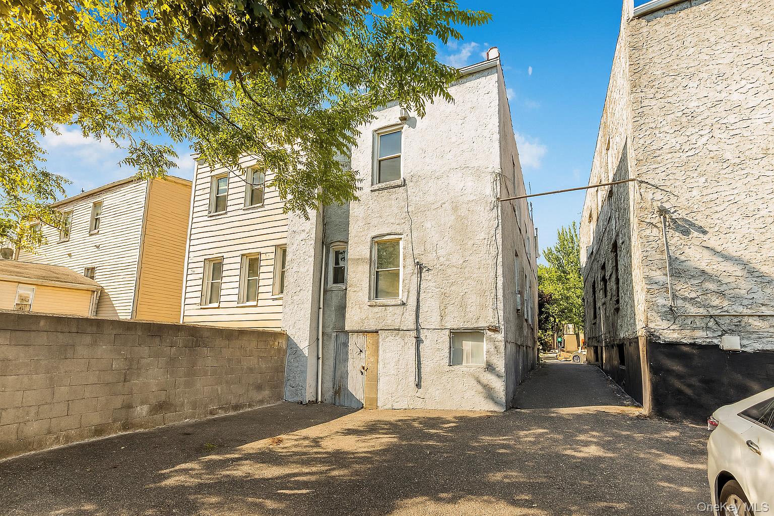 923 E 219 Street, Bronx, NY 10469