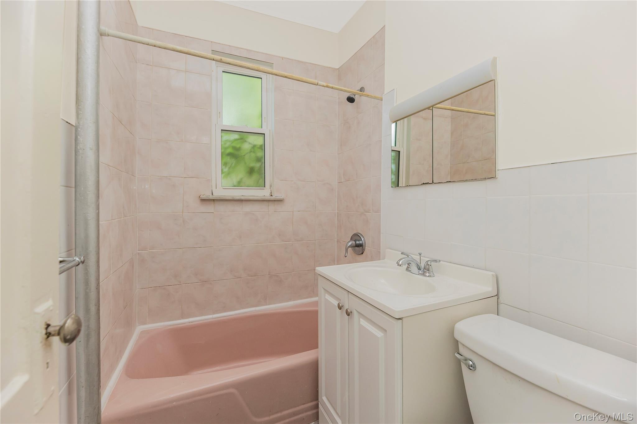 923 E 219 Street, Bronx, NY 10469