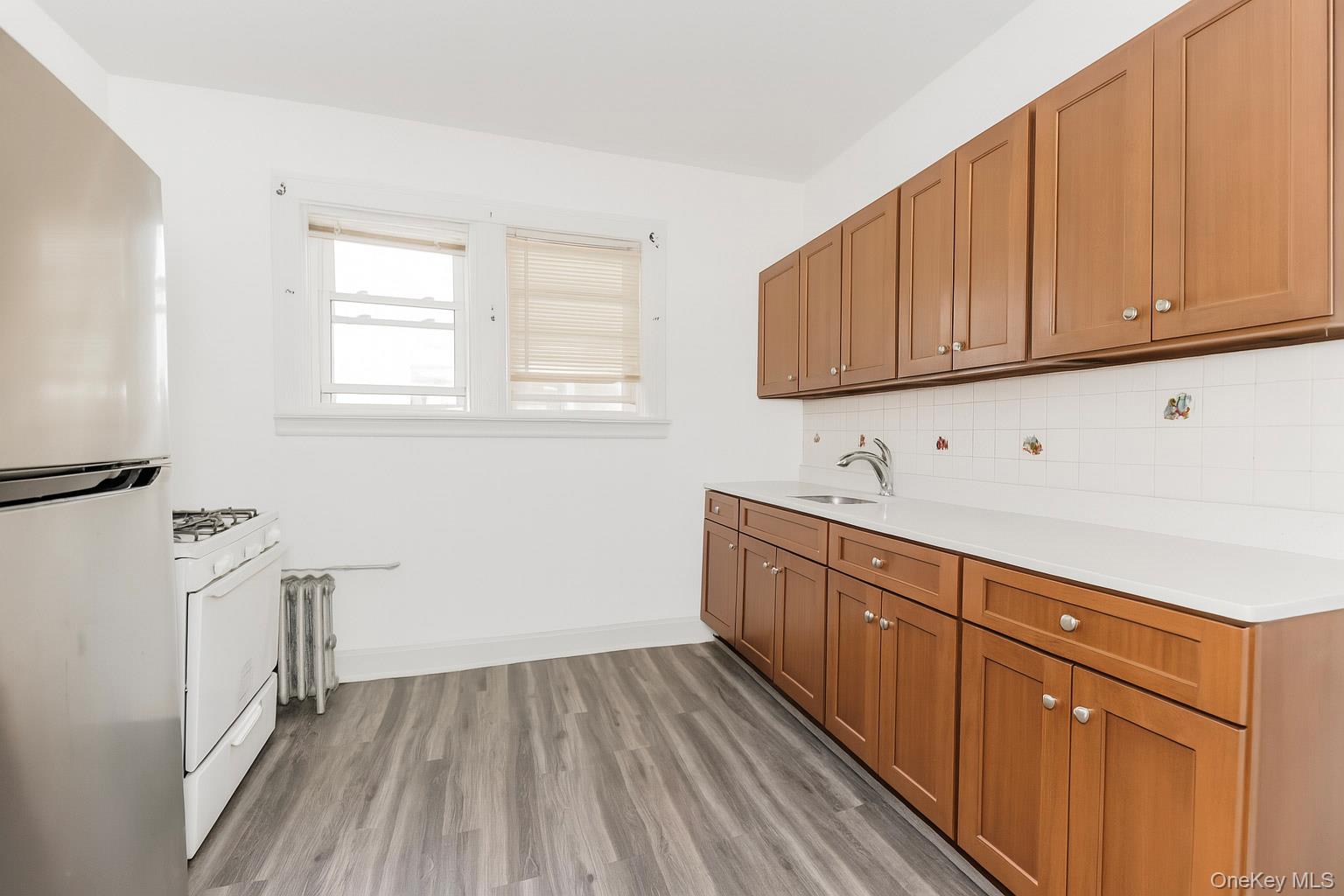 923 E 219 Street, Bronx, NY 10469