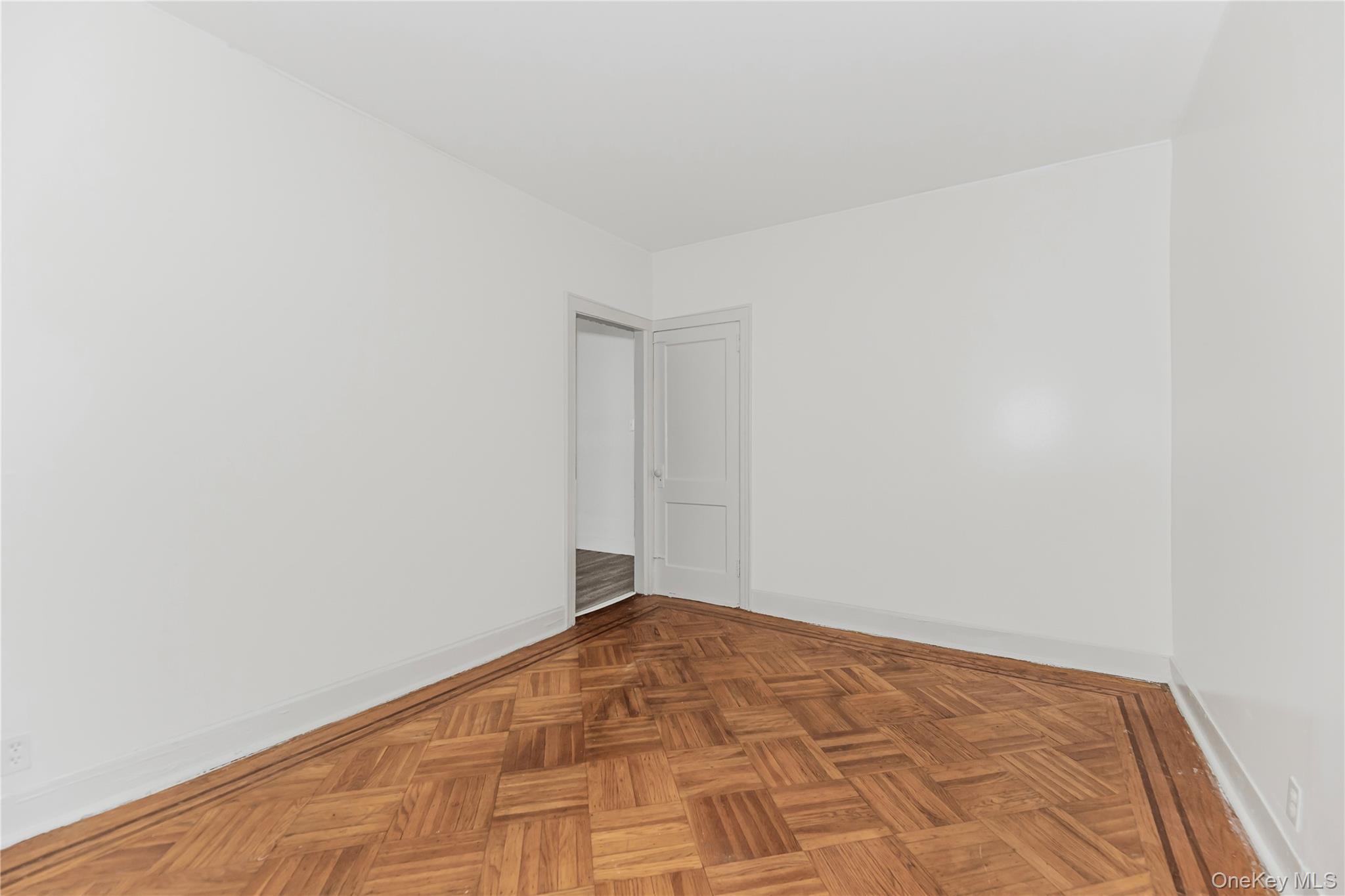 923 E 219 Street, Bronx, NY 10469