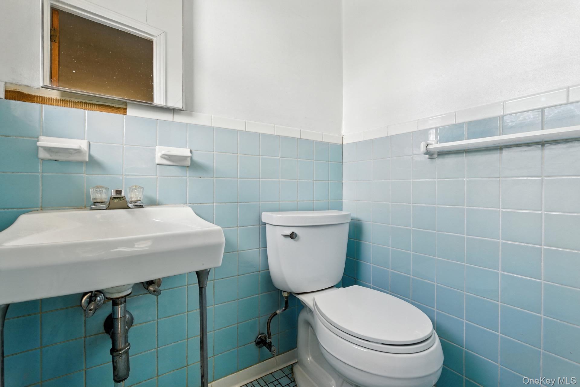 94-34 238th Street, Floral Park, NY 11001