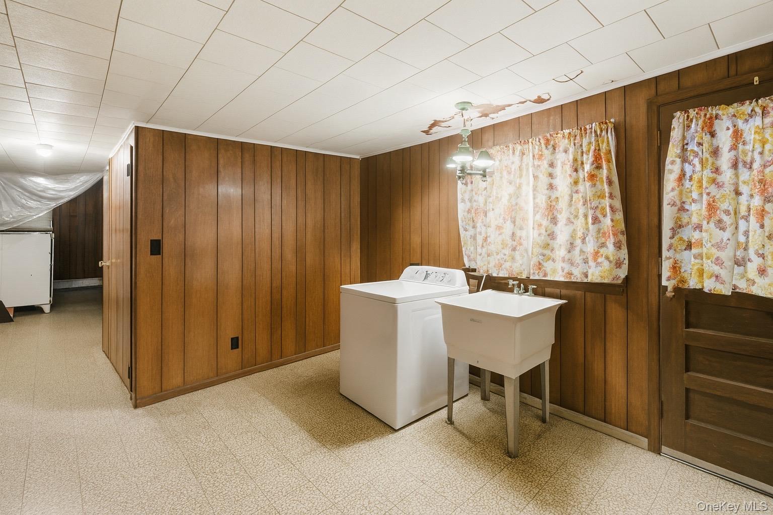 94-34 238th Street, Floral Park, NY 11001