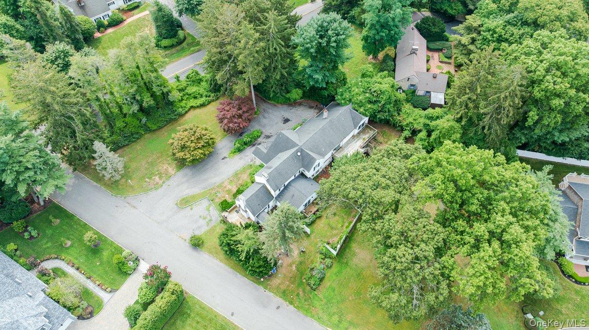 221 Huntington Bay Road, Huntington, NY 11743