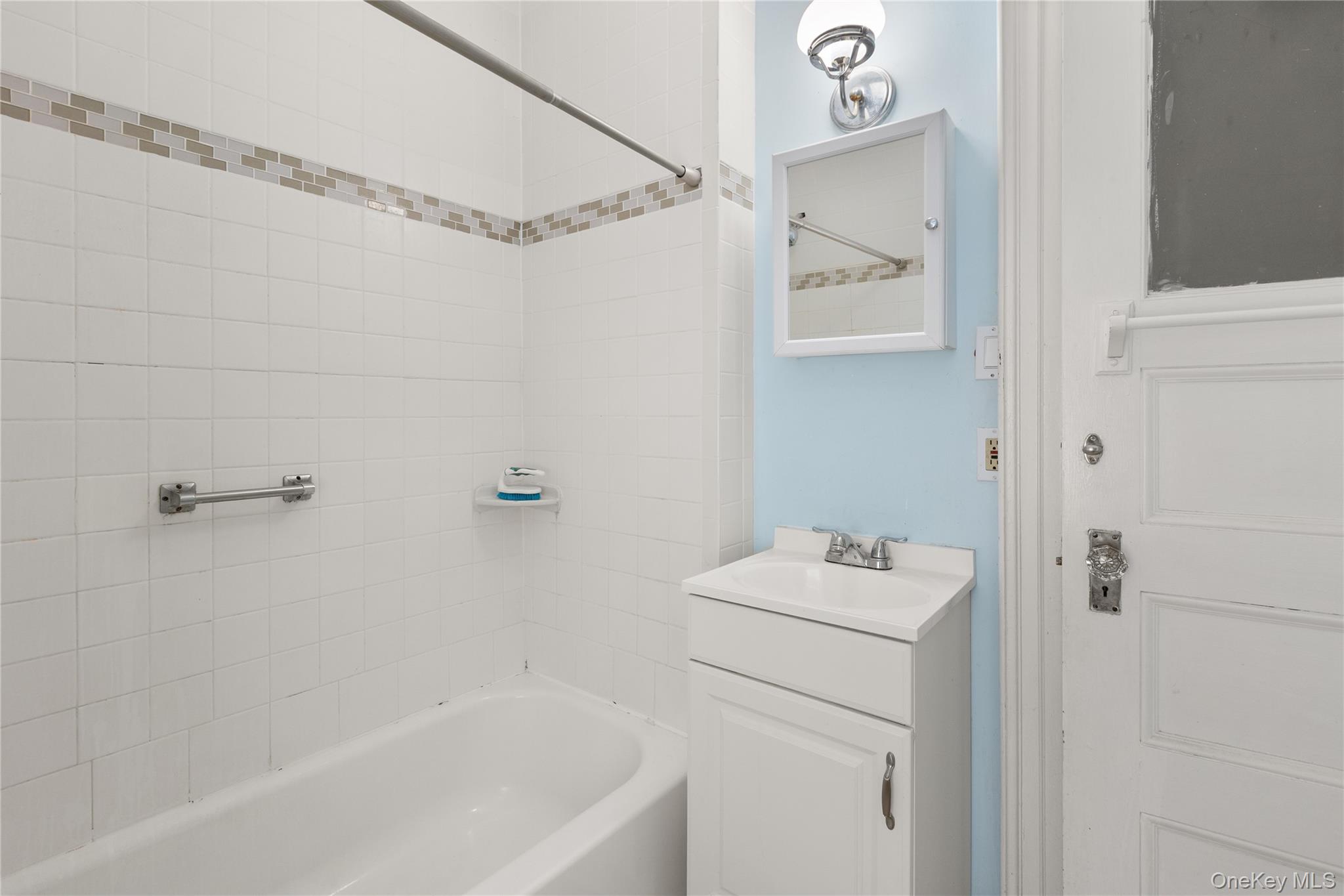 91 Ocean Avenue, Bay Shore, NY 11706