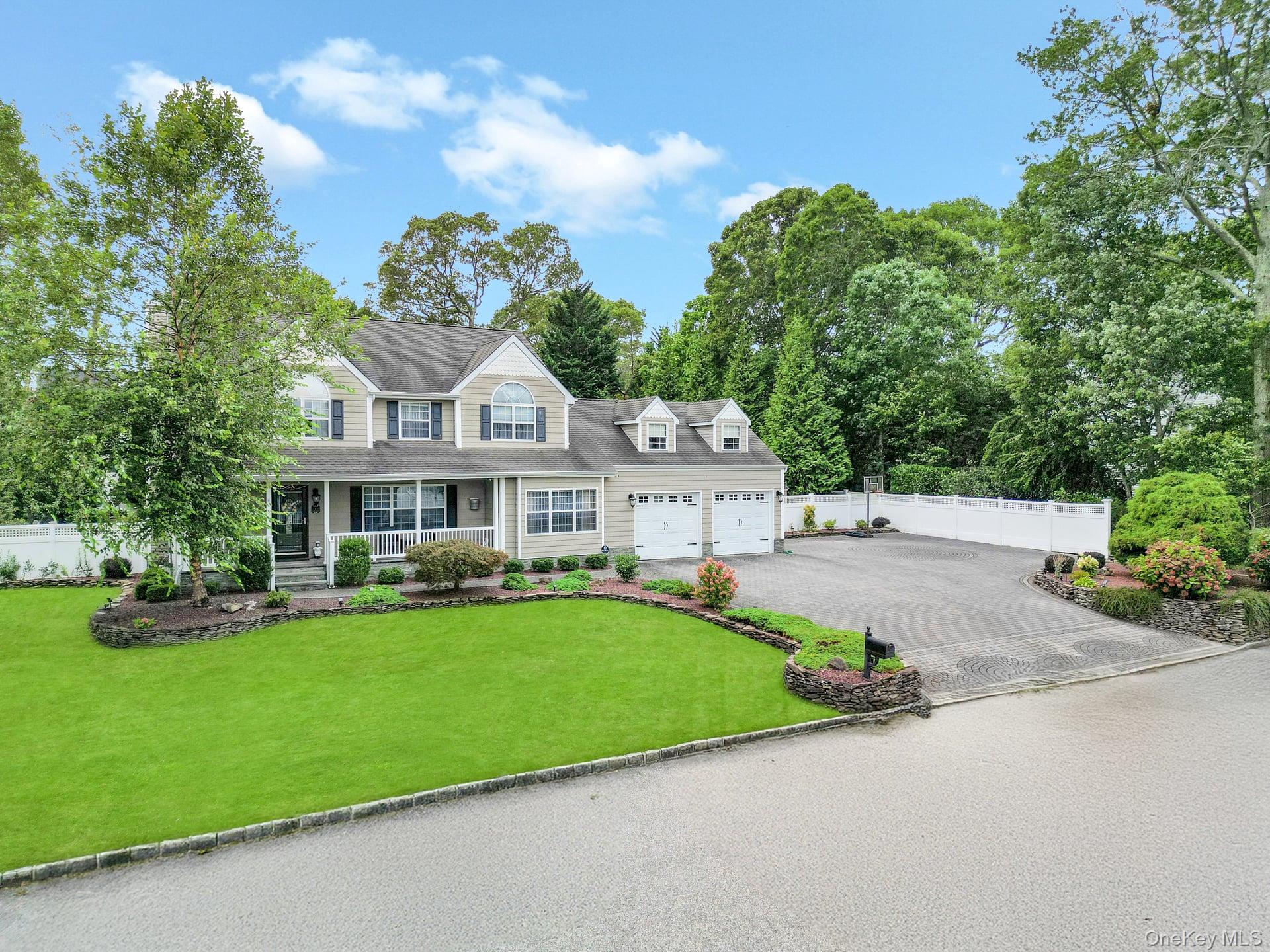 4 Vera Court, Centereach, NY 11720