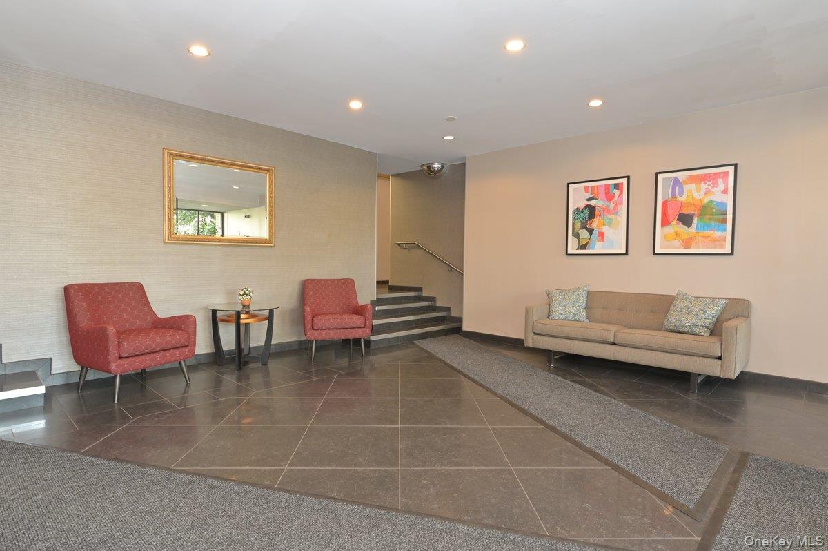 2 Birchwood Court # 1O, Mineola, NY 11501