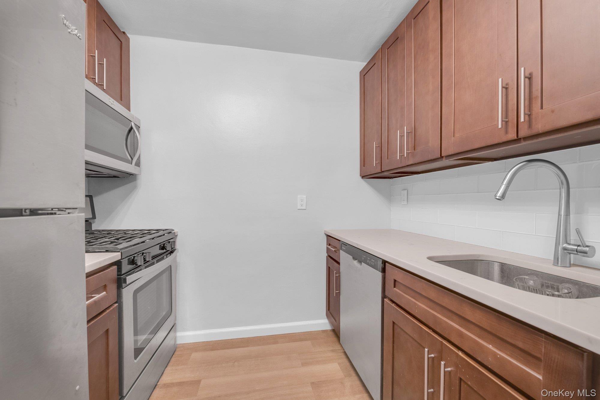 2 Birchwood Court # 1O, Mineola, NY 11501