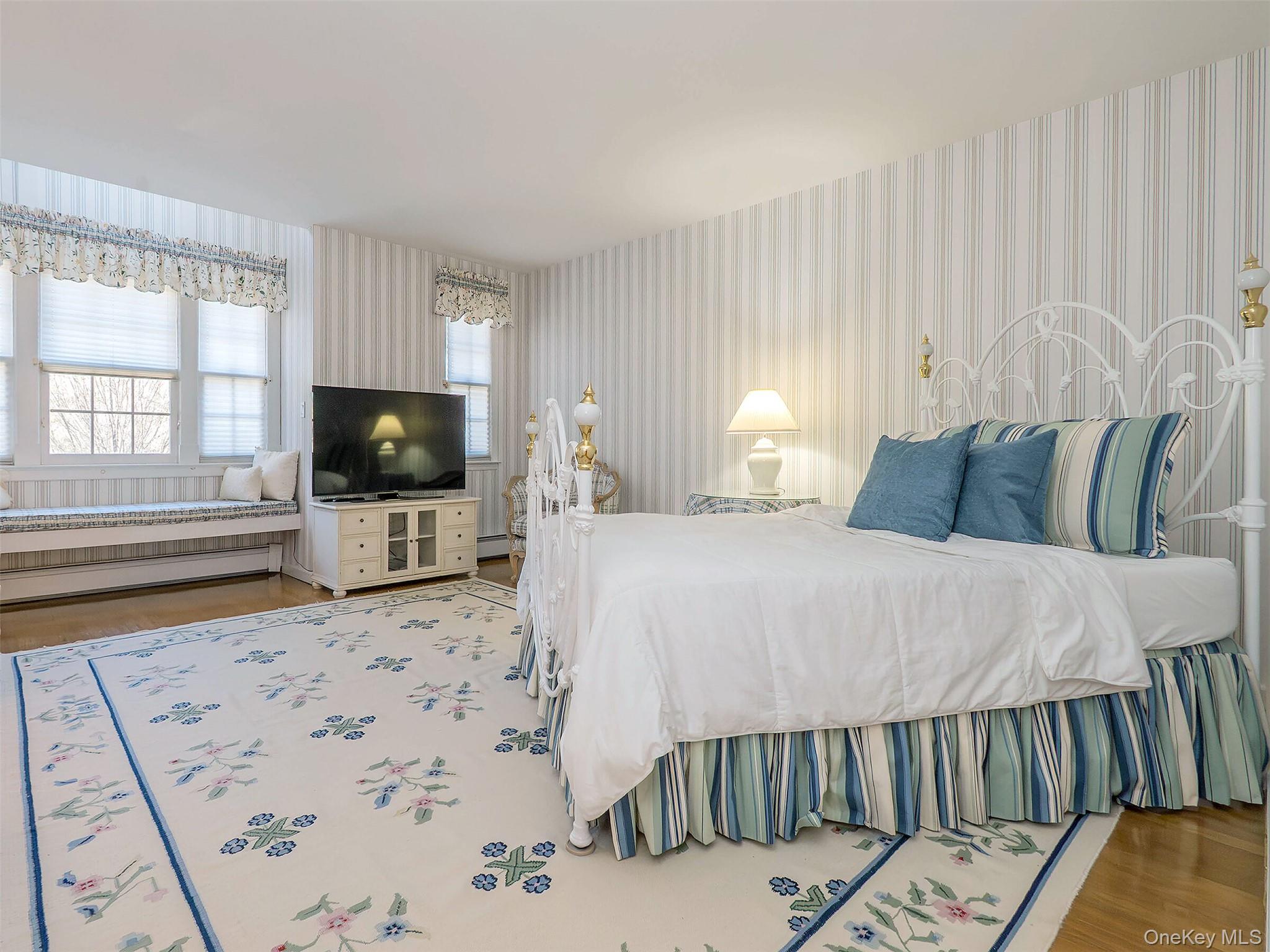 5 Danton Lane S, Locust Valley, NY 11560