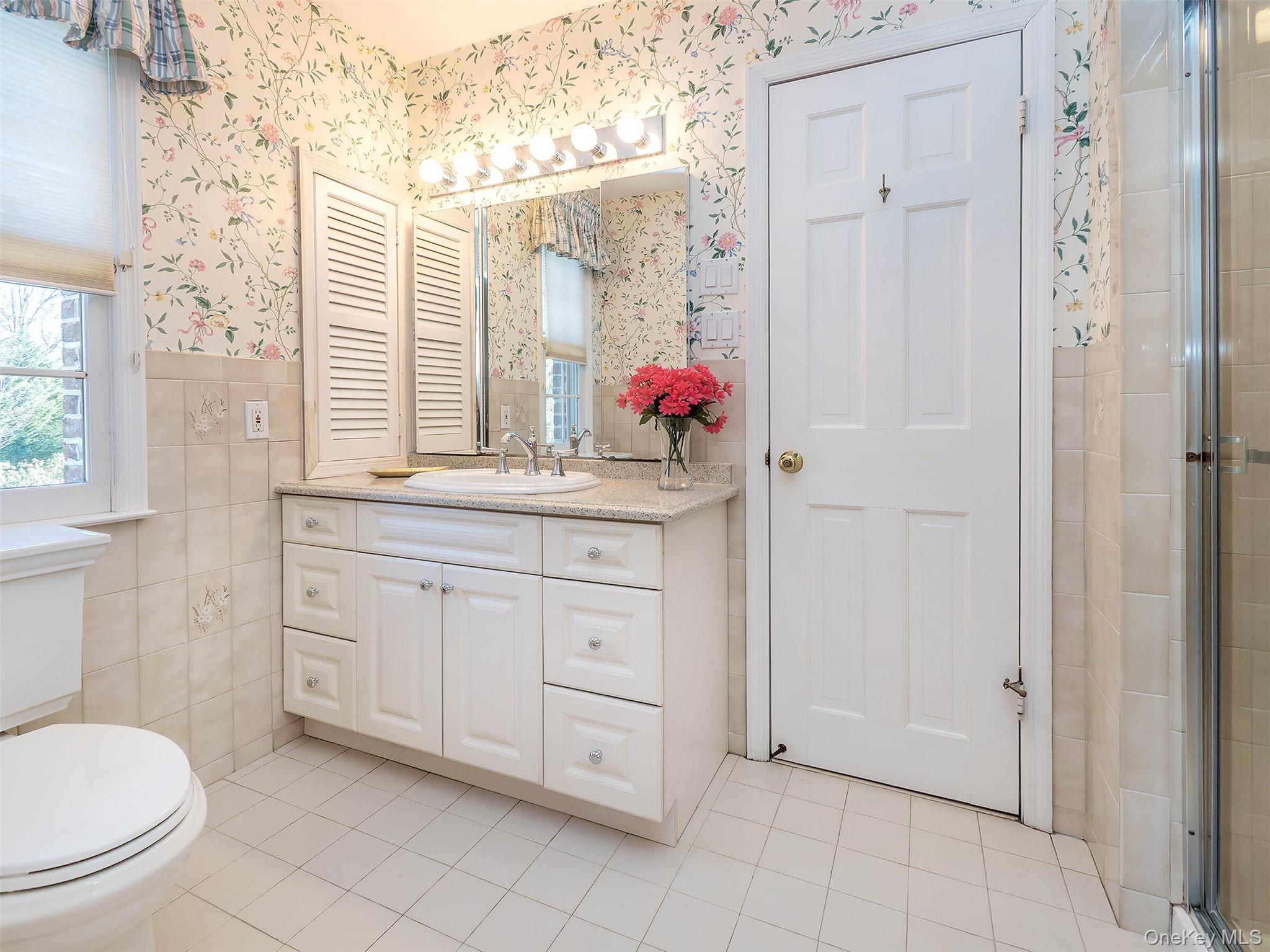 5 Danton Lane S, Locust Valley, NY 11560