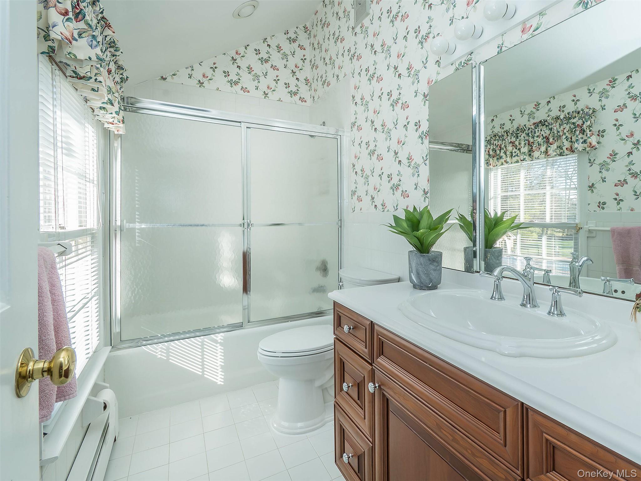 5 Danton Lane S, Locust Valley, NY 11560