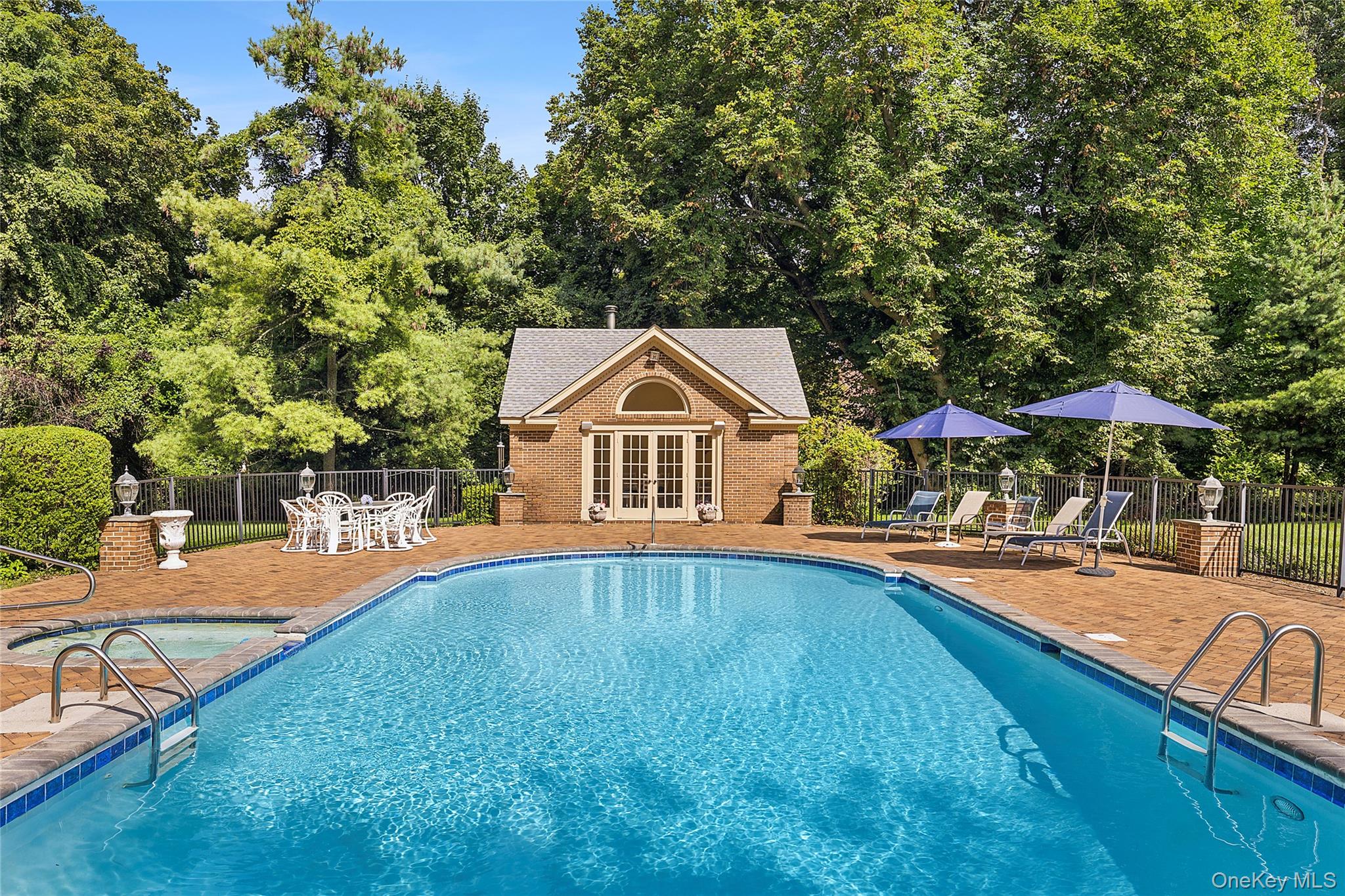 5 Danton Lane S, Locust Valley, NY 11560