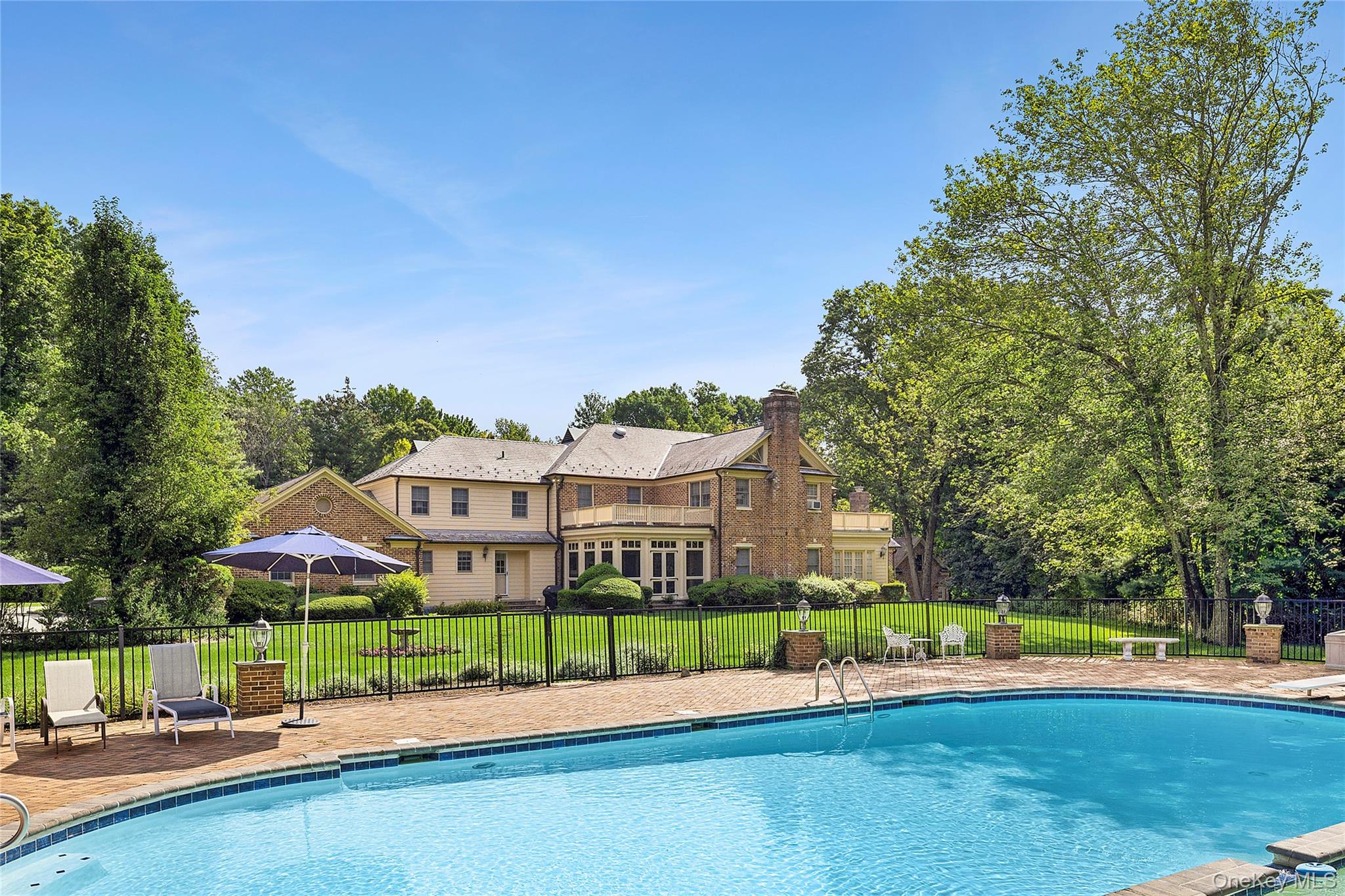 5 Danton Lane S, Locust Valley, NY 11560