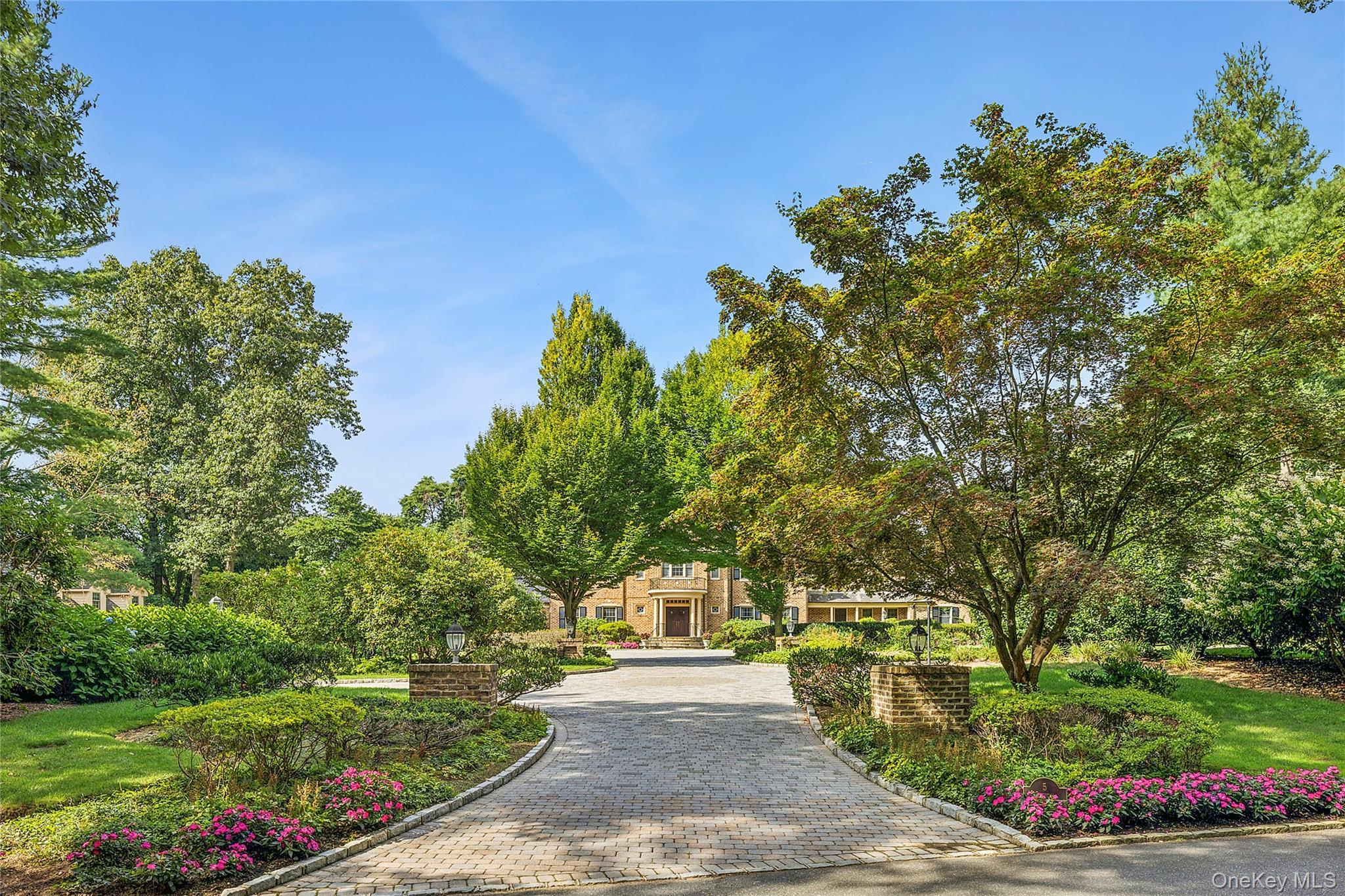 5 Danton Lane S, Locust Valley, NY 11560