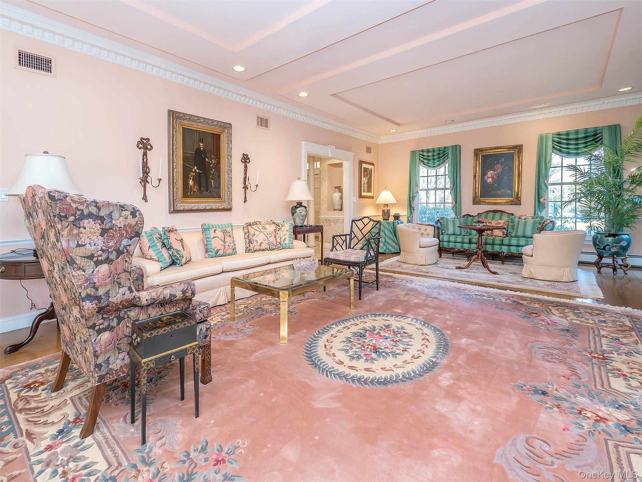 5 Danton Lane S, Locust Valley, NY 11560