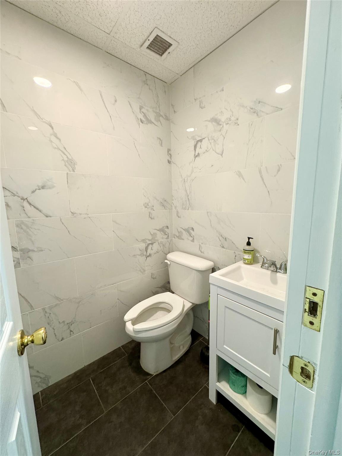 1040 Hempstead # 23, Franklin Square, NY 11010