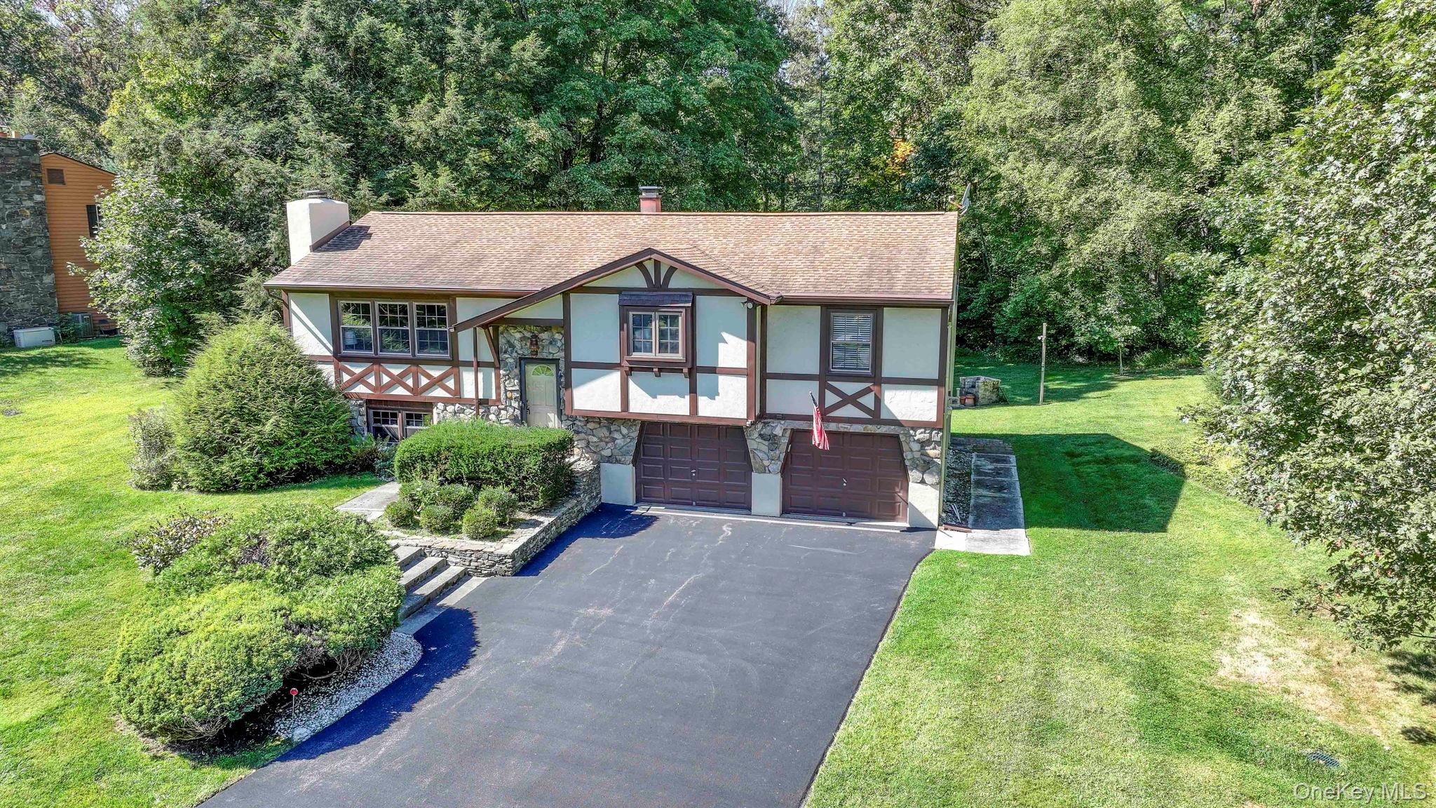 2 Myers Lane, Hyde Park, NY 12538