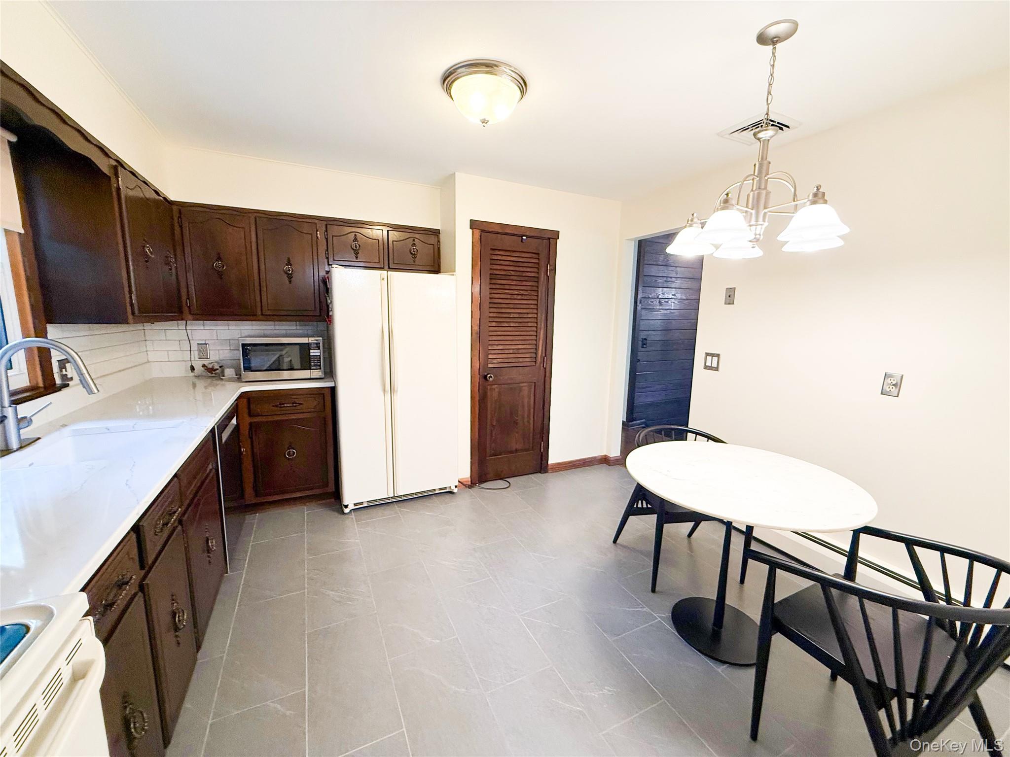 2 Myers Lane, Hyde Park, NY 12538