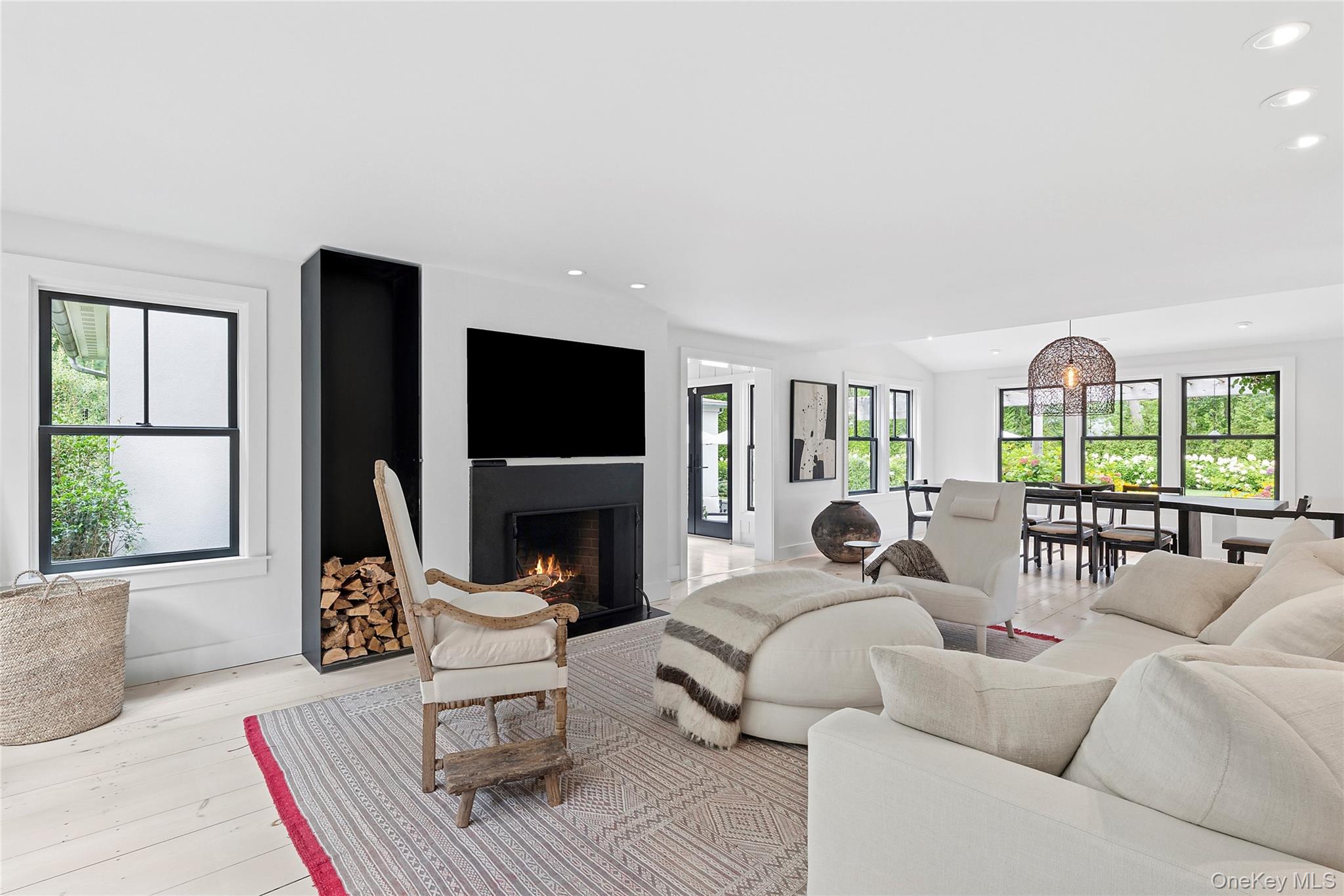 42 Hedge Row Lane, East Hampton, NY 11937