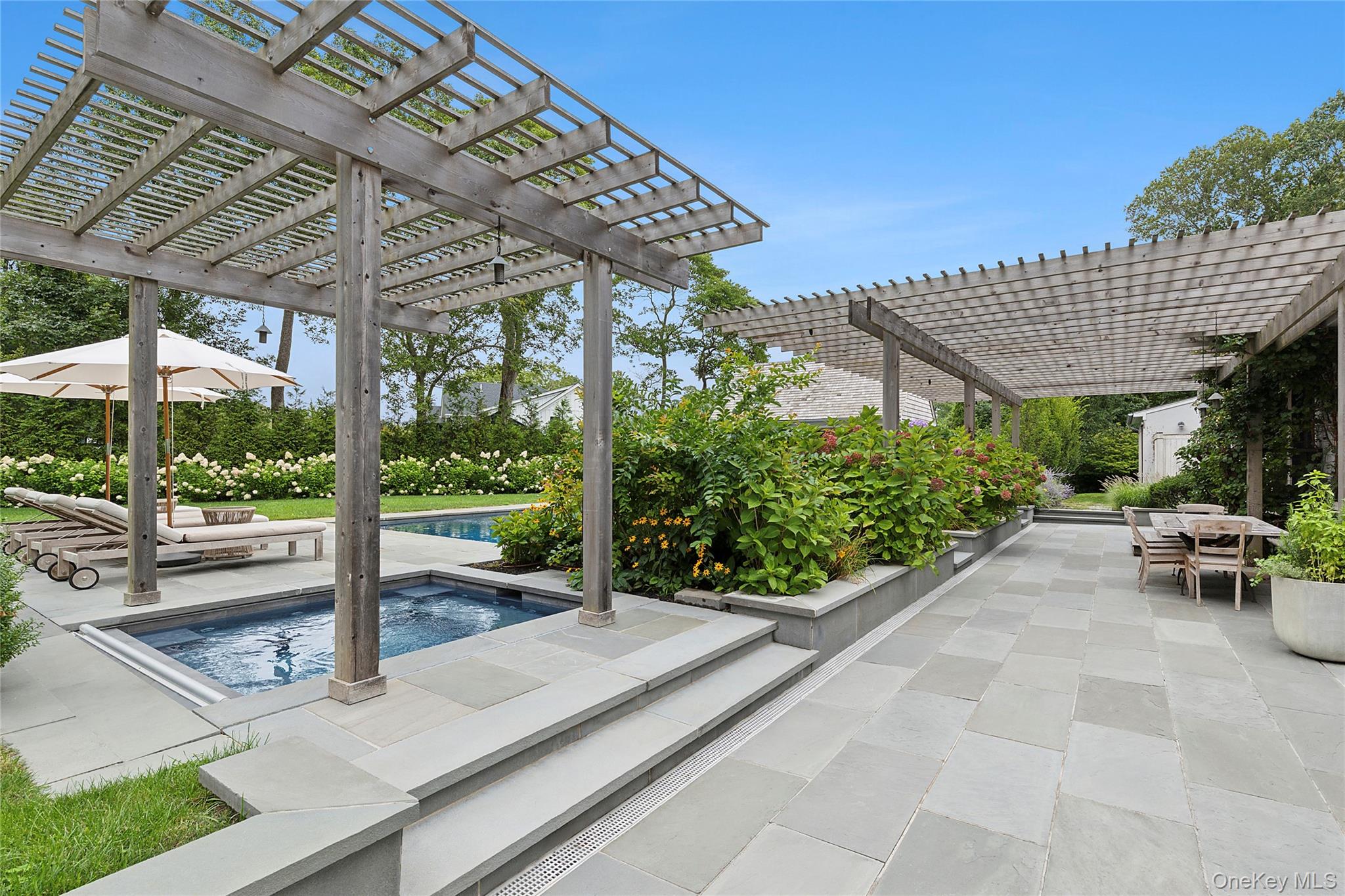 42 Hedge Row Lane, East Hampton, NY 11937