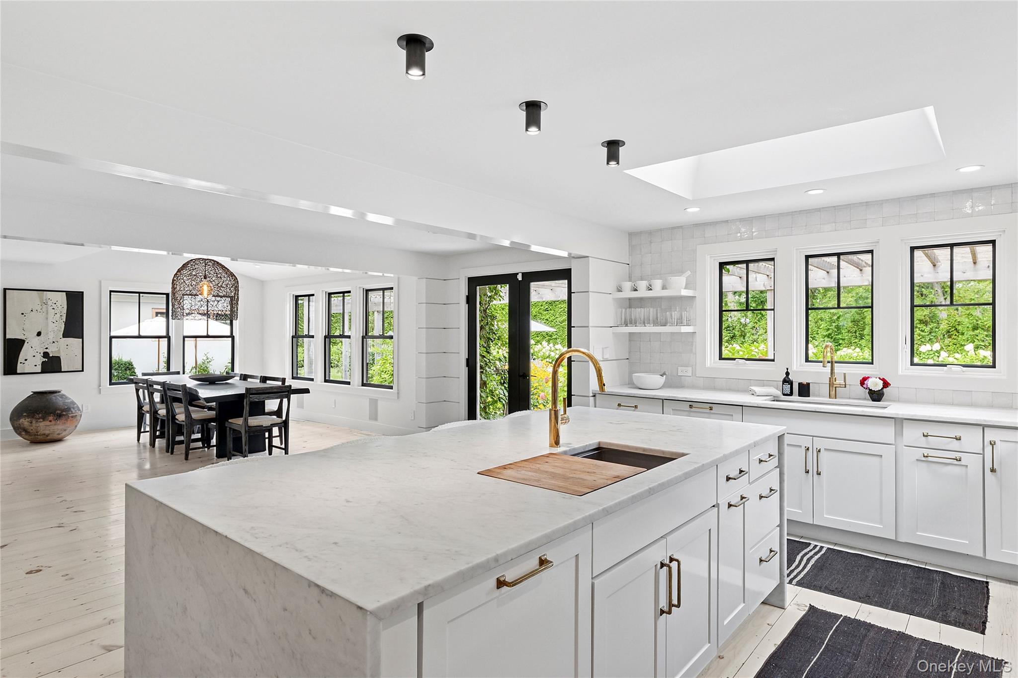 42 Hedge Row Lane, East Hampton, NY 11937