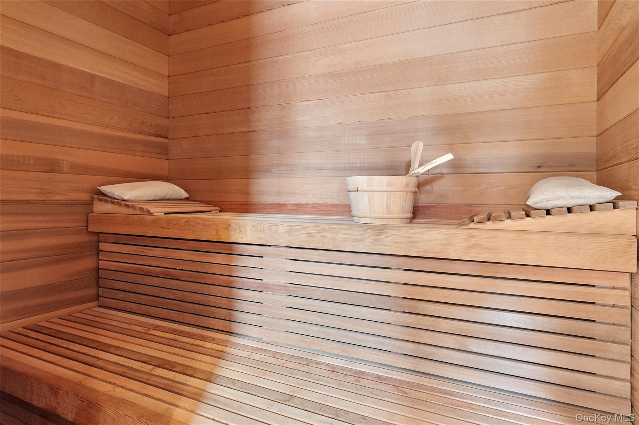 42 Hedge Row Lane, East Hampton, NY 11937