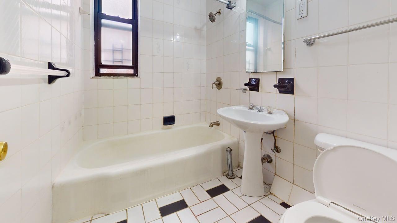102-18 64th Avenue # 2L, Forest Hills, NY 11375
