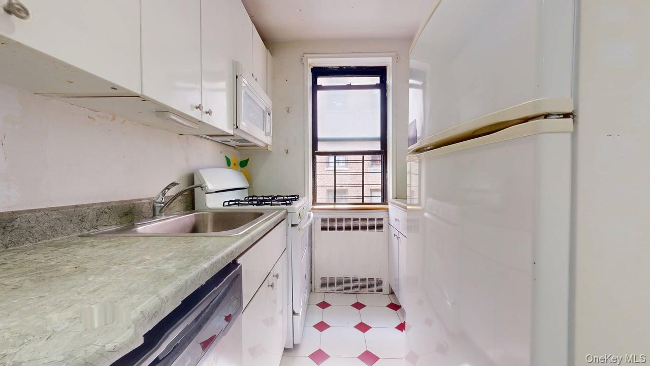 102-18 64th Avenue # 2L, Forest Hills, NY 11375