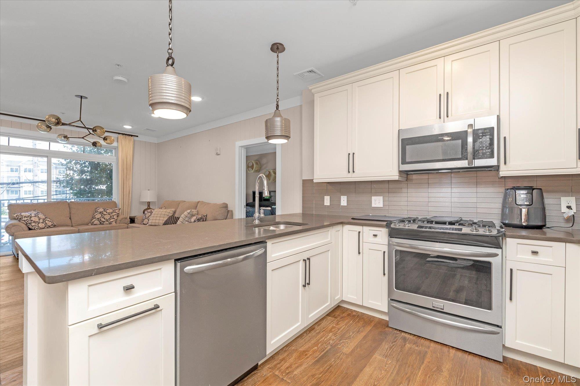 214 Marina Pointe Drive # 214, East Rockaway, NY 11518