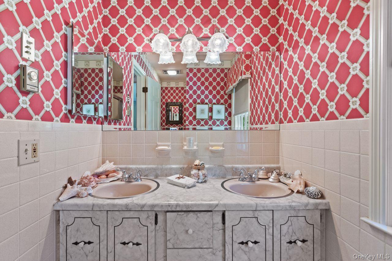 12 Stonewall Court, South Salem, NY 10590