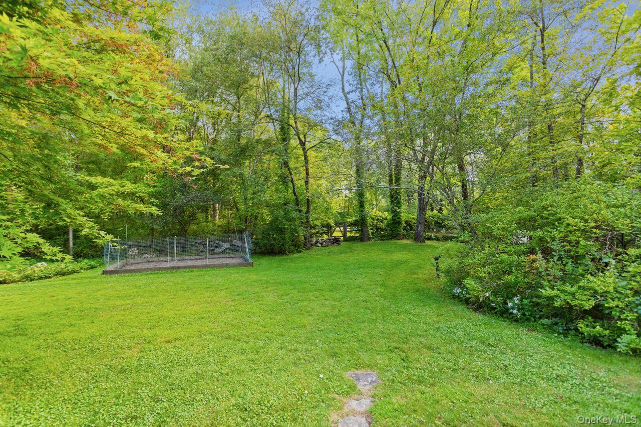 12 Stonewall Court, South Salem, NY 10590