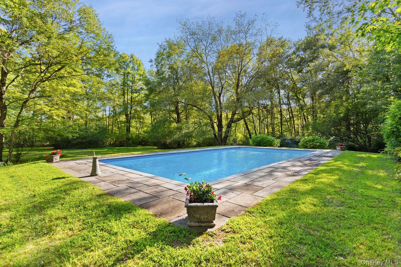 12 Stonewall Court, South Salem, NY 10590