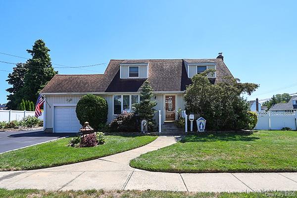 1 Oakdale Place, Massapequa Park, NY 11762