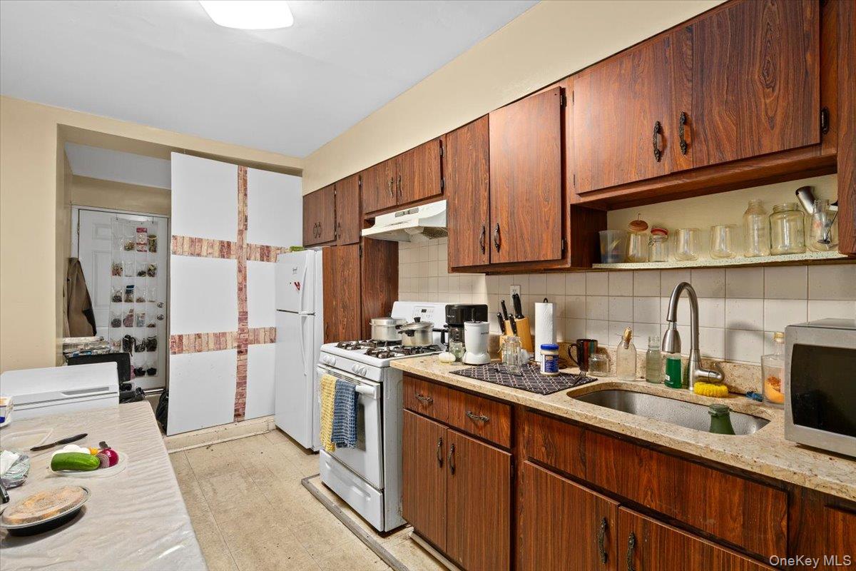 515 E 26th Street, Brooklyn, NY 11210