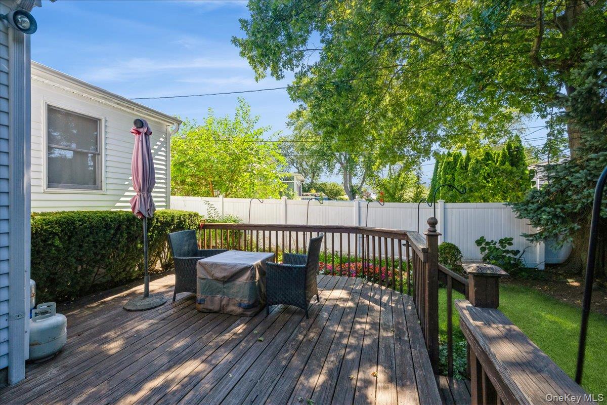 3980 Kingsberry Road, Seaford, NY 11783