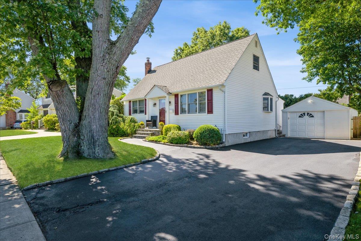 3980 Kingsberry Road, Seaford, NY 11783