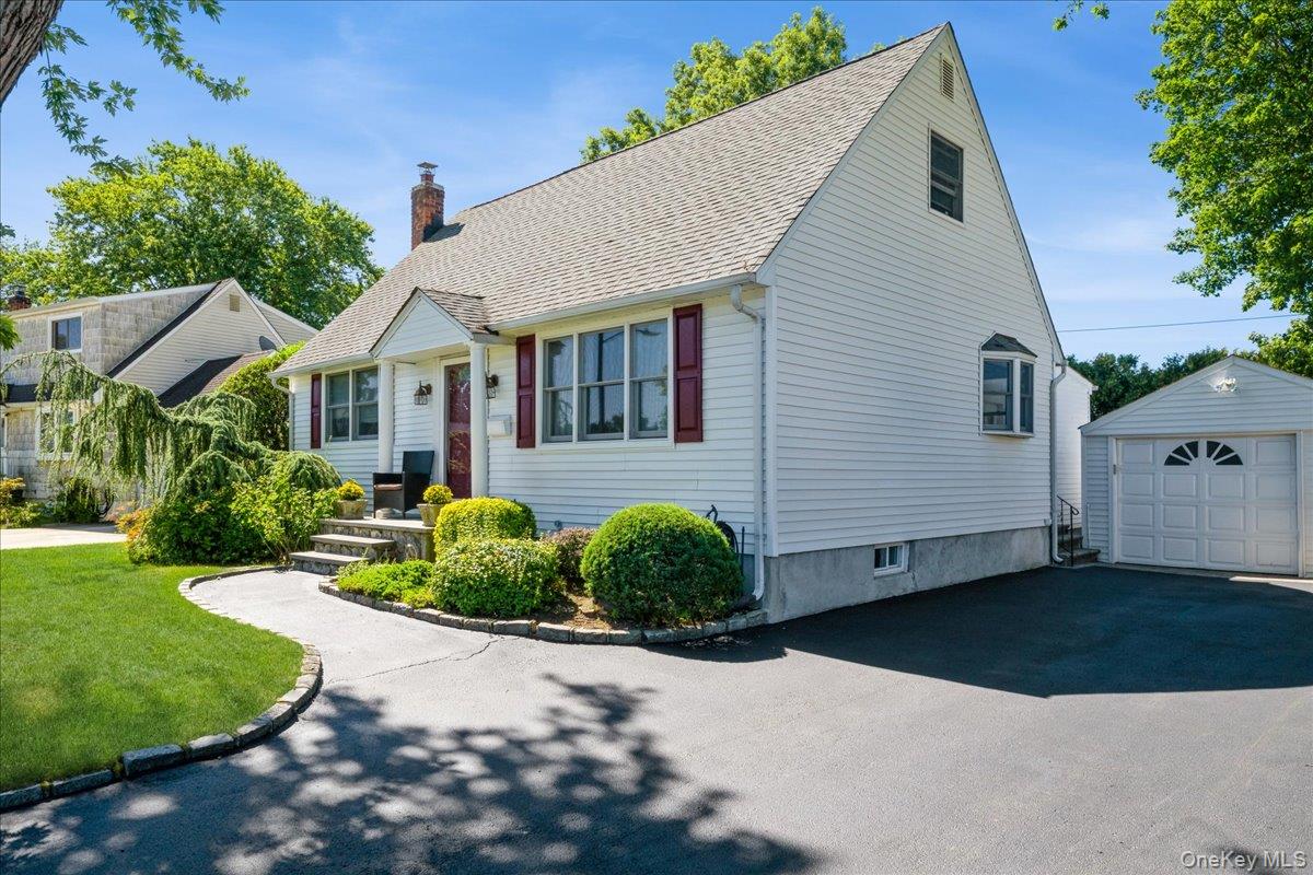 3980 Kingsberry Road, Seaford, NY 11783