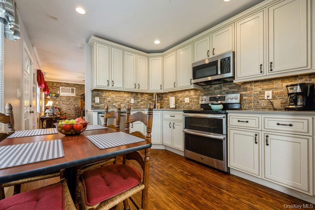 44 Rock Lane, Levittown, NY 11756