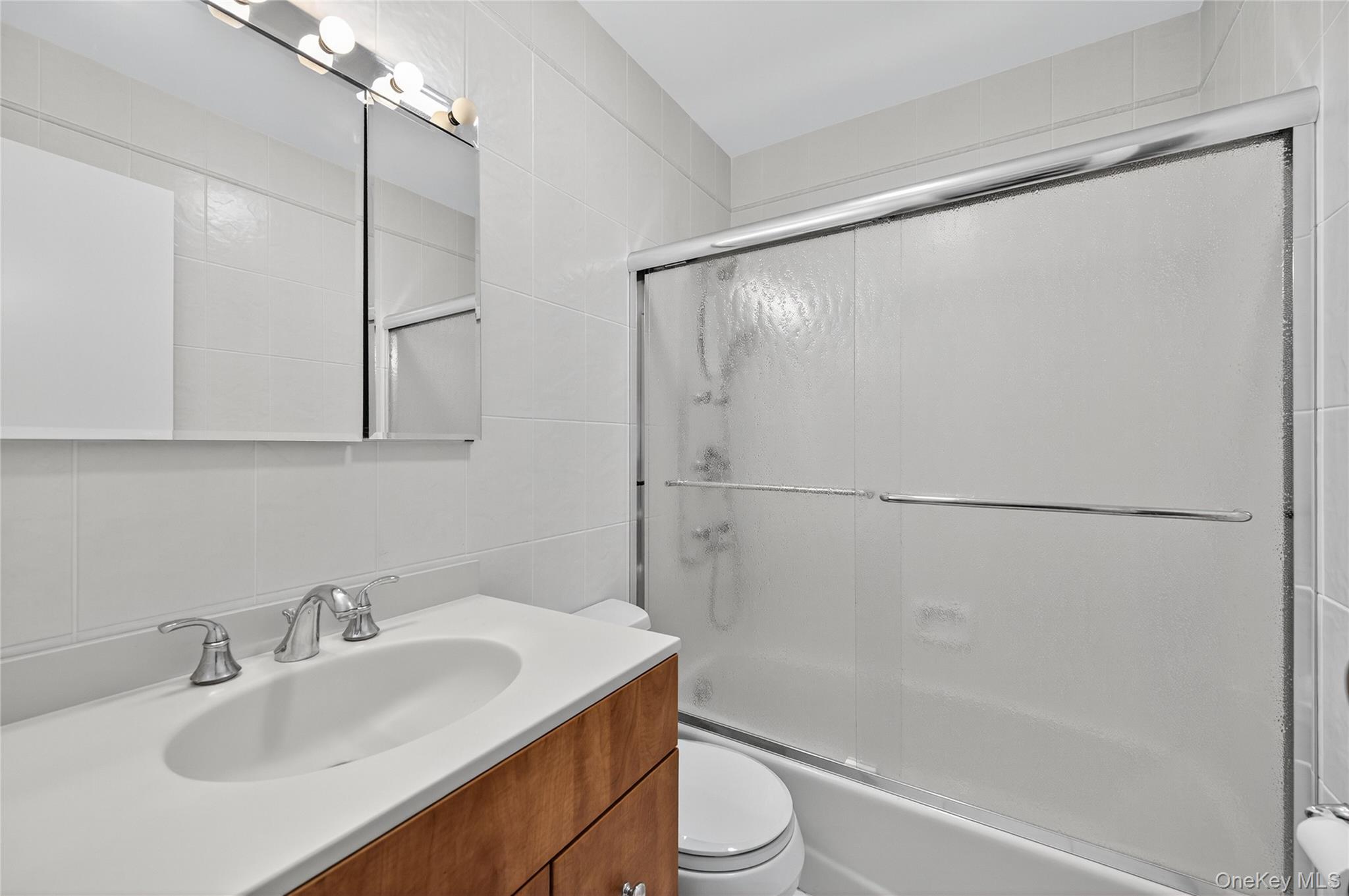 4 King Street, Glenwood Landing, NY 11547