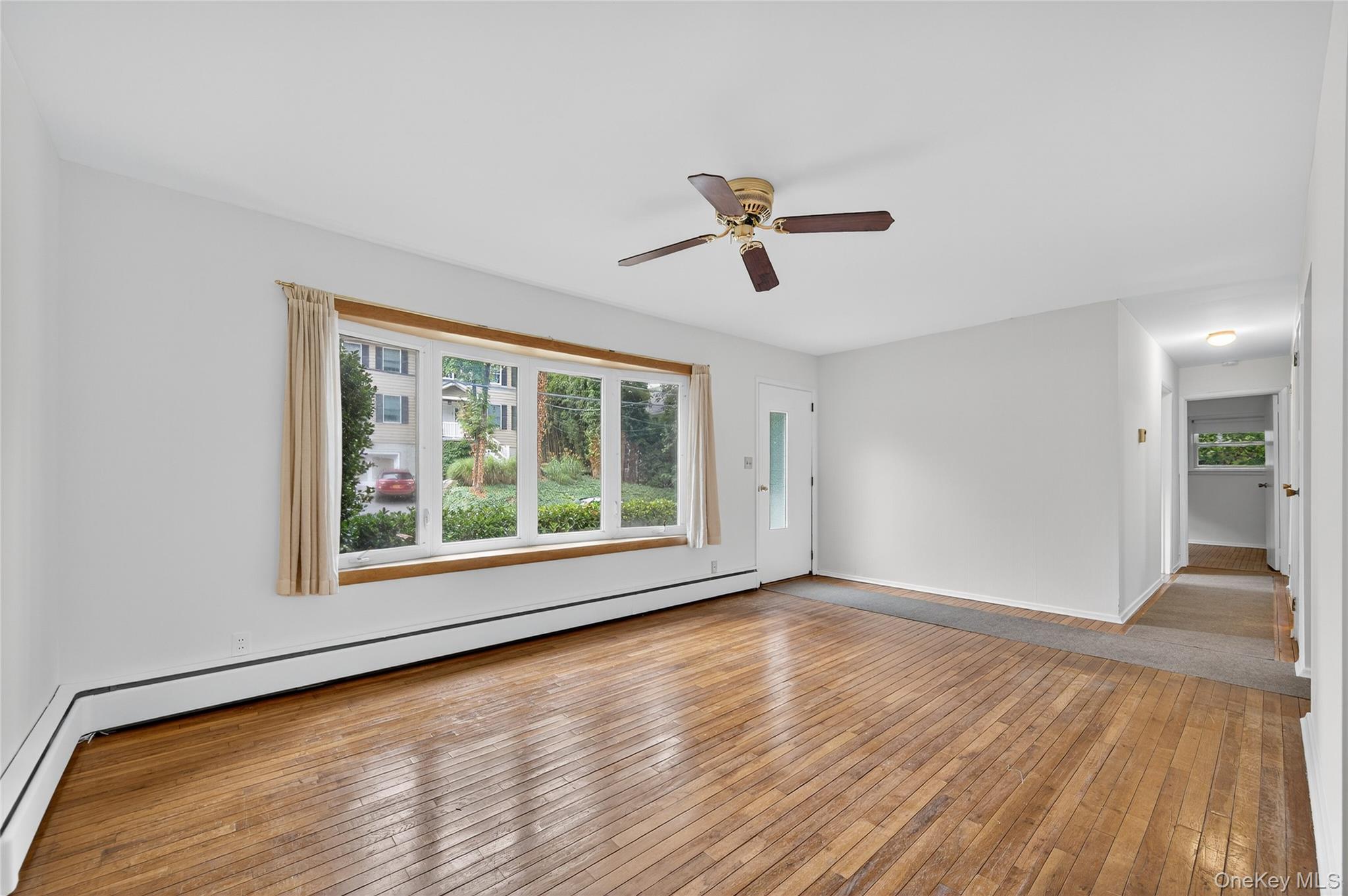 4 King Street, Glenwood Landing, NY 11547