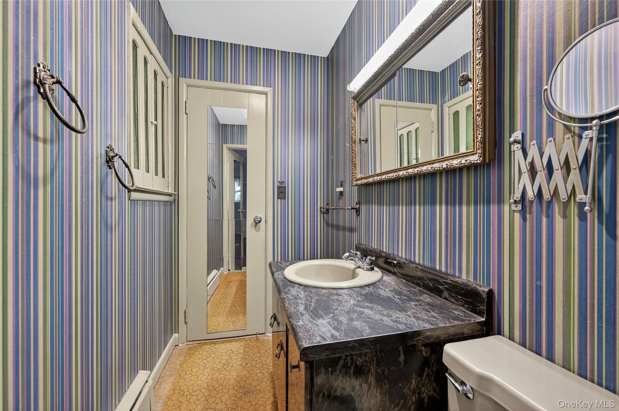 4 King Street, Glenwood Landing, NY 11547